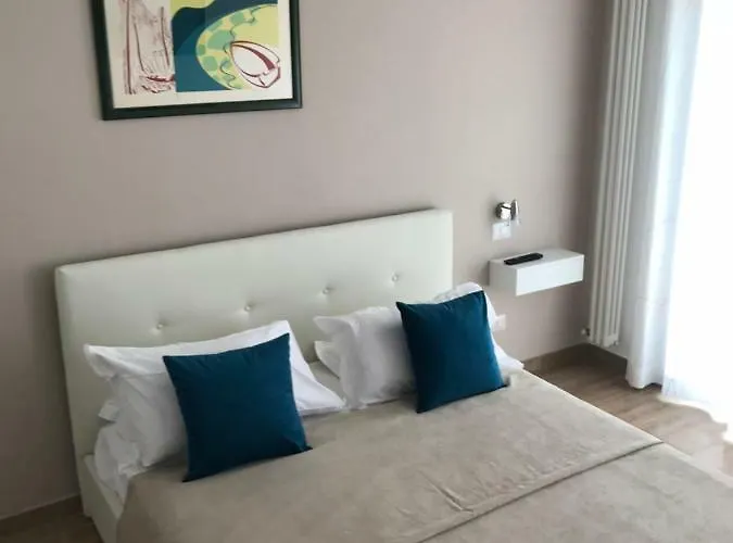 Juna's בית הארחה 4*